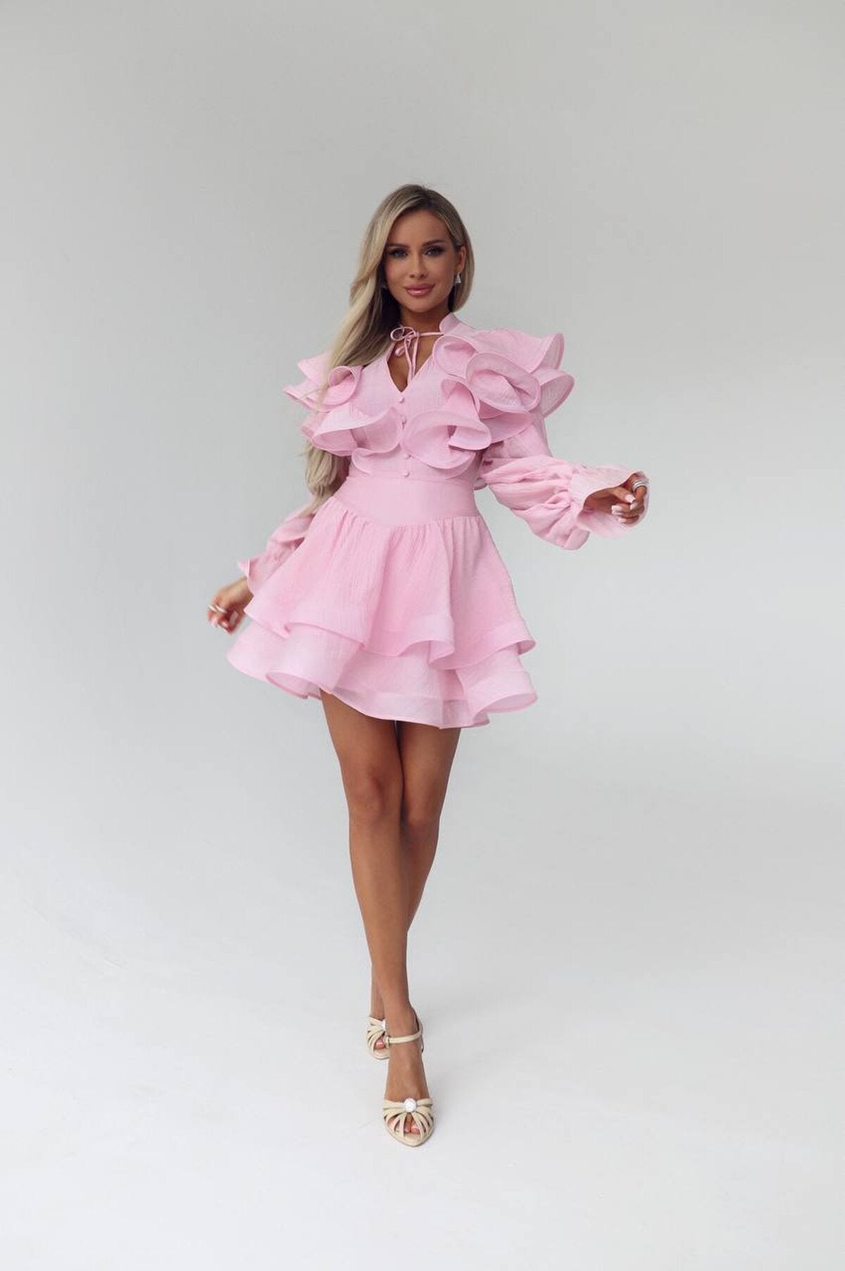 Rochie mini cu detaliu volane