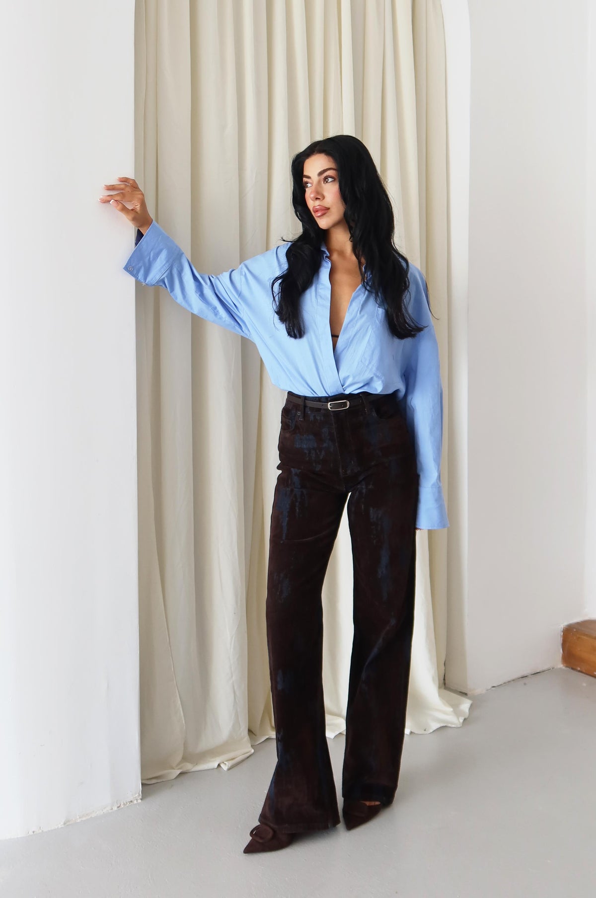 Blugi maro din denim cu imprimeu plușat și talie înaltă