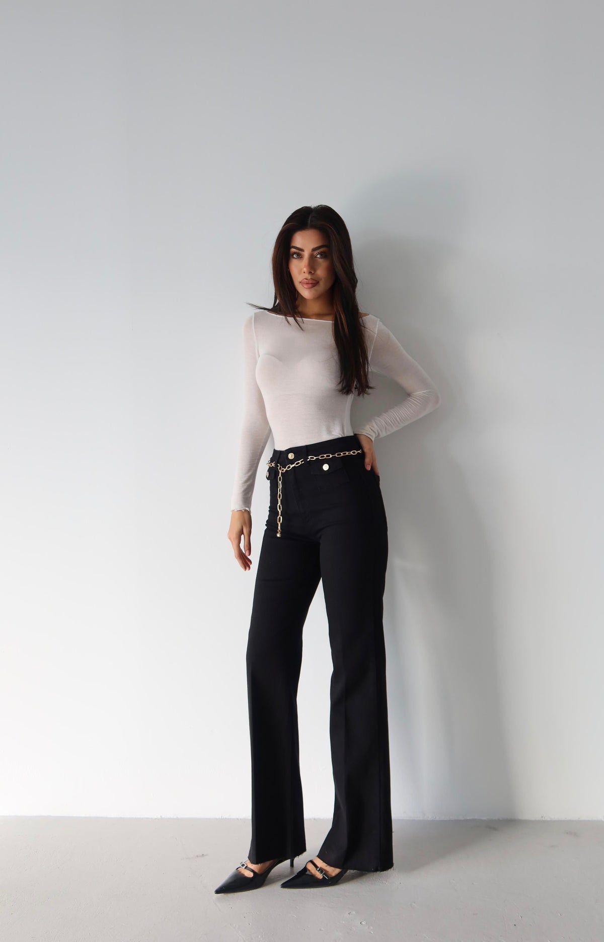 Pantalon Jean Negru Talie Înaltă Detaliu Lanț Curea