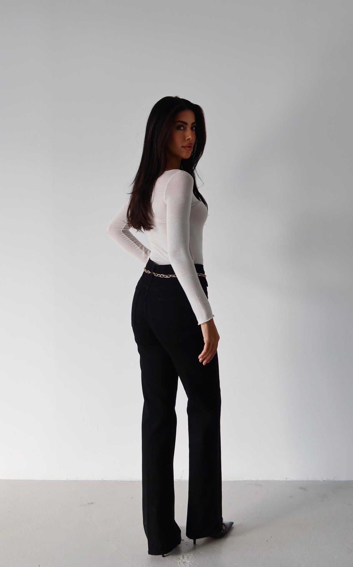 Pantalon Jean Negru Talie Înaltă Detaliu Lanț Curea