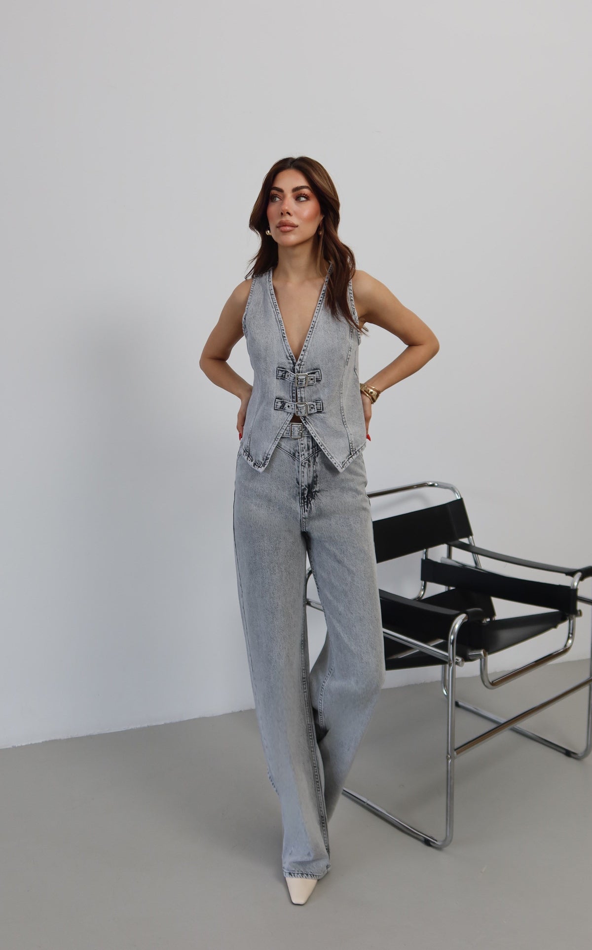 High-Waisted Wide-Leg Grey Denim Pants with Buckle Detail