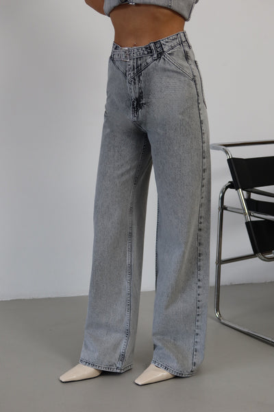 High-Waisted Wide-Leg Grey Denim Pants with Buckle Detail