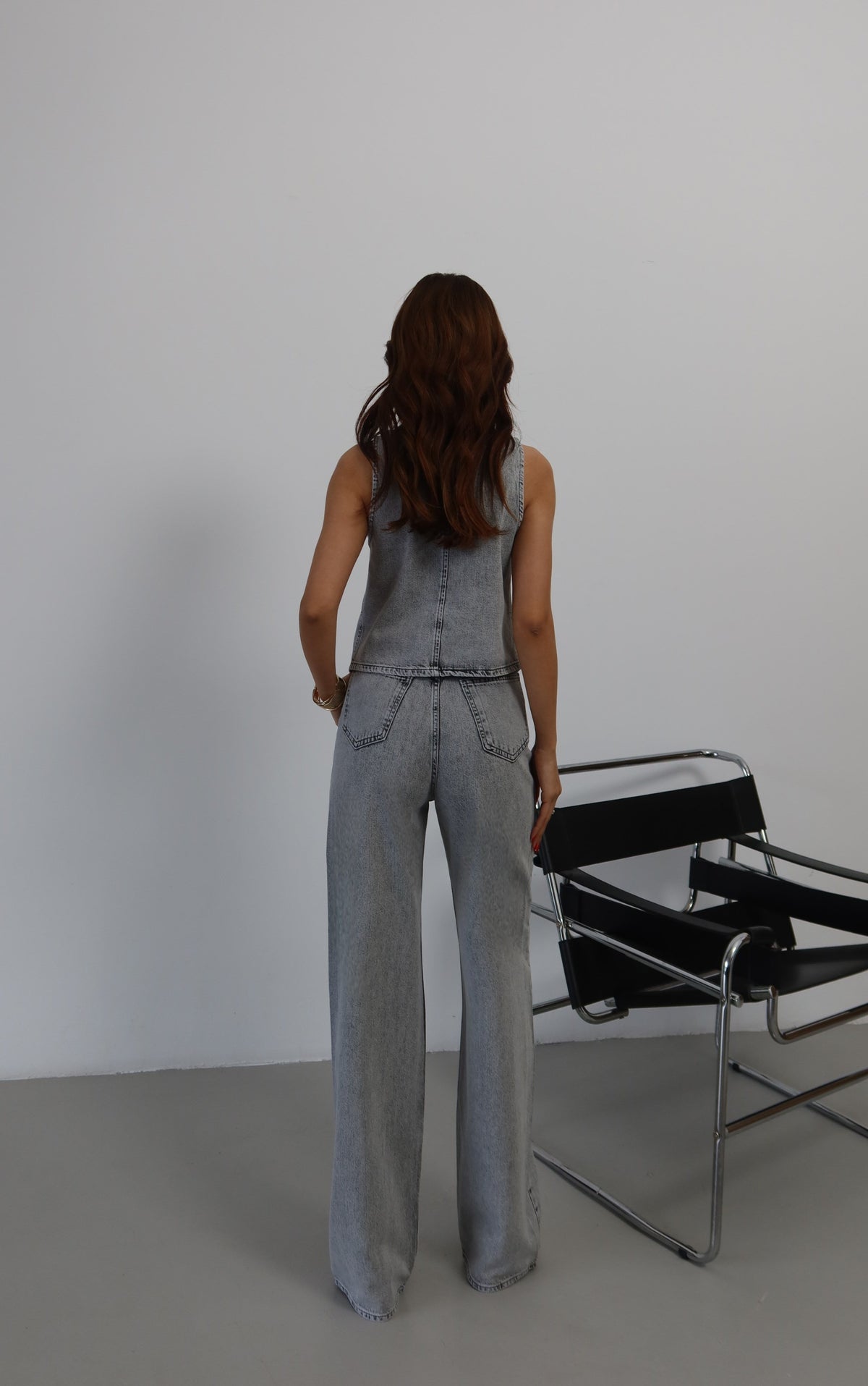 High-Waisted Wide-Leg Grey Denim Pants with Buckle Detail