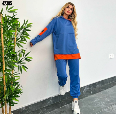 Set de două piese pentru femei, cu glugă, culoare cafea, cu detalii la tiv, emblemă și aspect de cusătură inversată, 38740