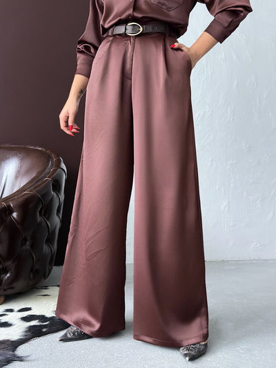 Pantaloni din satin cu talie înaltă și croială largă – Design elegant și confortabil - Maro | F2052