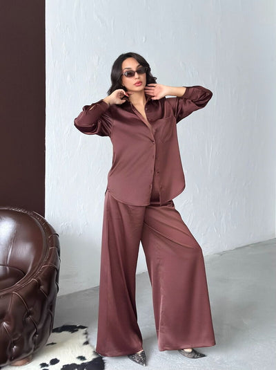Pantaloni din satin cu talie înaltă și croială largă – Design elegant și confortabil - Maro | F2052